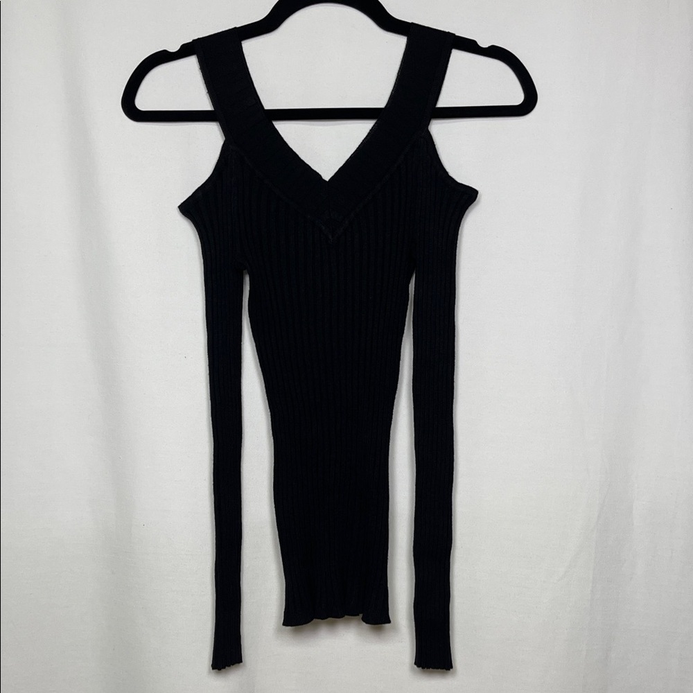 Hooked Up by IOT Black Ribbed Cold Shoulder Top